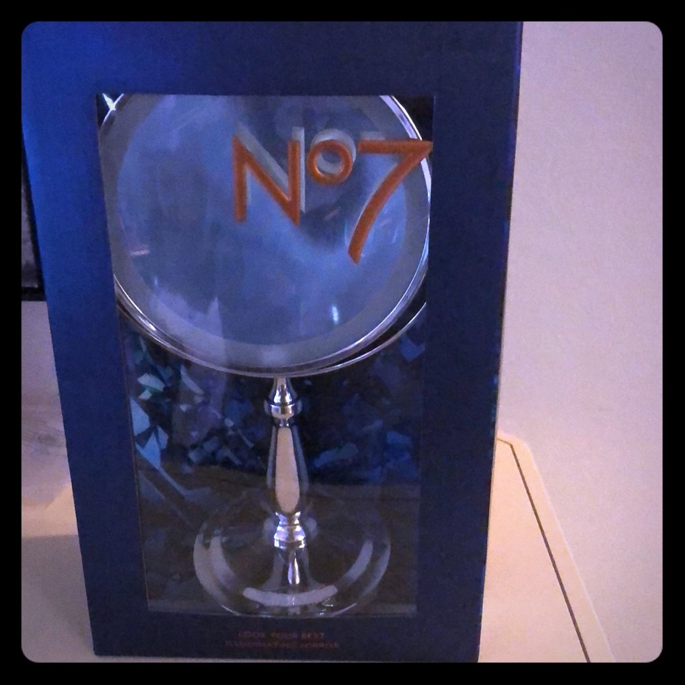 No7 Illuminating double sided mirror